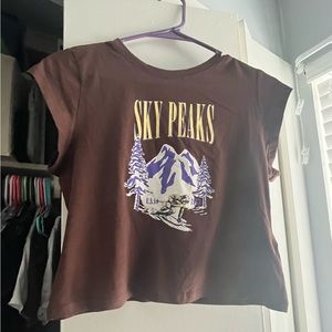 New with tags! Sky Peaks Cropped shirt Size M